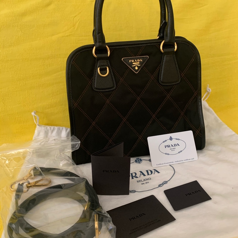 Prada Saffiano imprumtu
